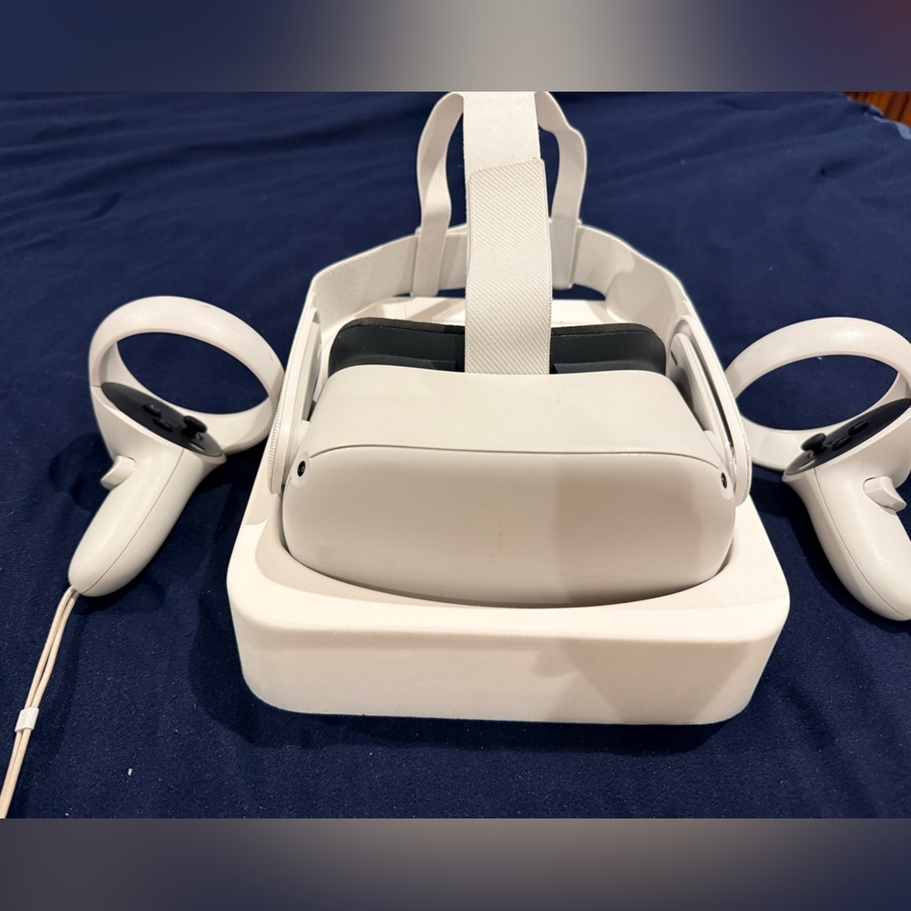Oculus Quest 2 VR Headset with Controllers